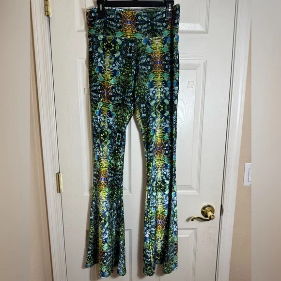 Green Multicolor Sequin-Effect Flared Pants - Picture 3 of 10